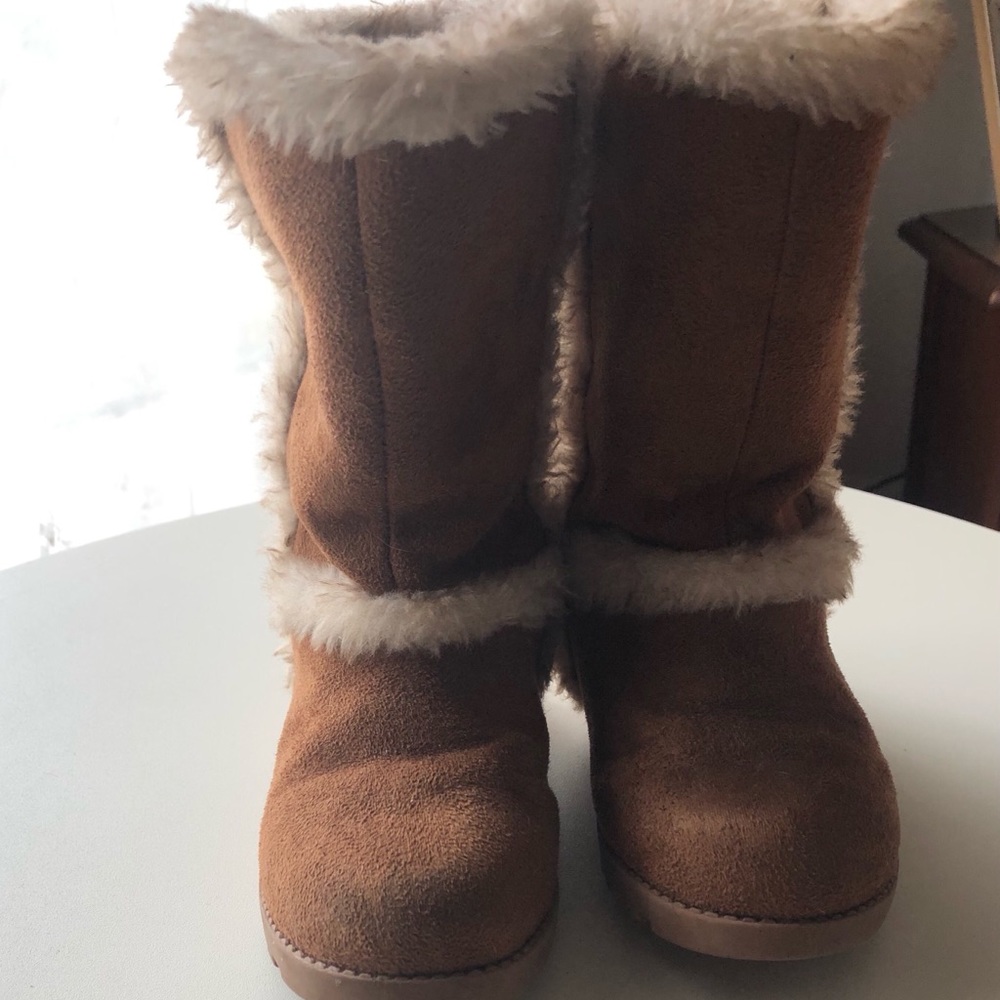 Faux fur boots 8M toddler - Picture 2 of 5